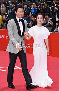 【フォト】開幕式司会のキム・ナムギル&ハン・ジミン=釜山映画祭