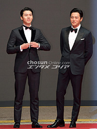 【フォト】圧倒的オーラ! チャン・ドンゴン&ヒョンビン=釜山映画祭