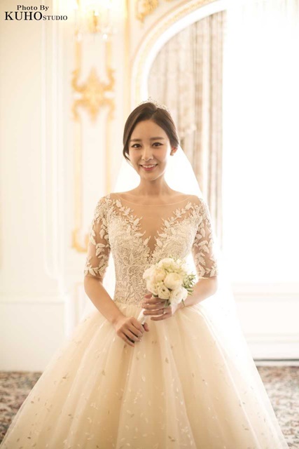 EXOチャニョルの実姉、パク・ユラ・アナウンサーの結婚写真公開