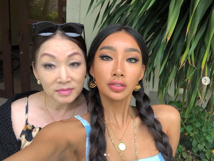 ママとそっくりムン・ガビの自撮り　「実はパパ似」