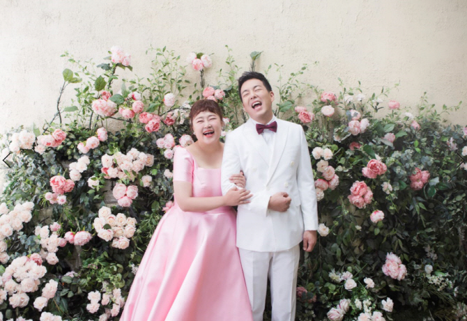今月17日結婚ホン・ユナ＆キム・ミンギ、ウエディング写真公開