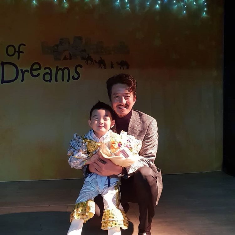 チョン・ジュノ、息子の幼稚園のイベントに出席