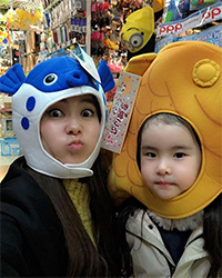 キム・ジウが娘と一緒に日本旅行、記念ショット公開