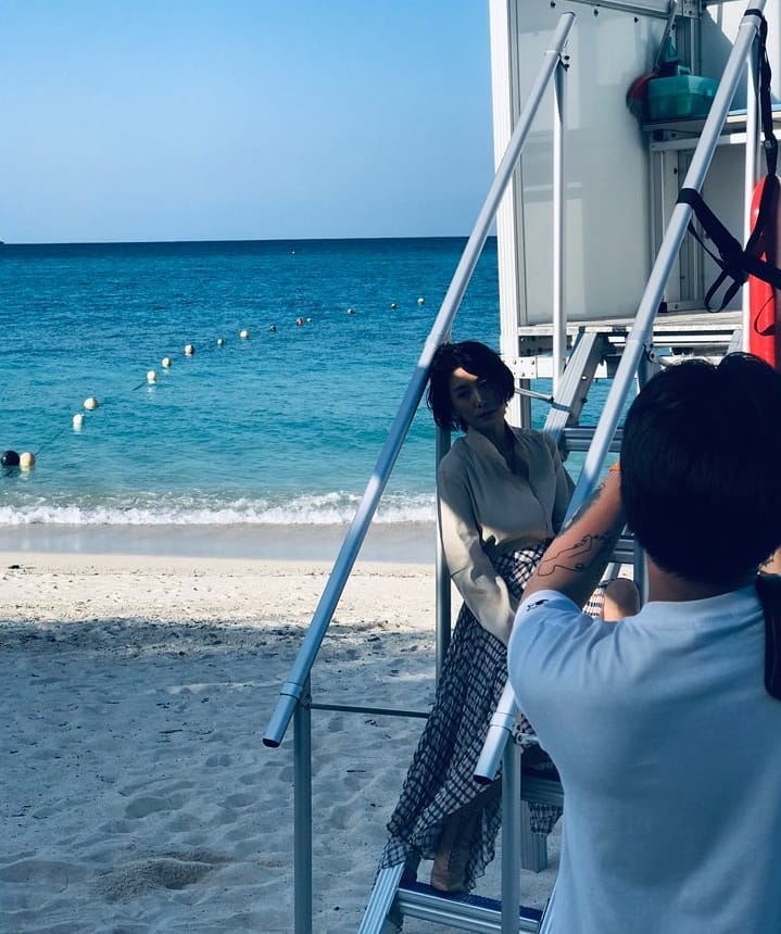 キム・ソヒョンが沖縄でグラビア撮影、オーラぷんぷん