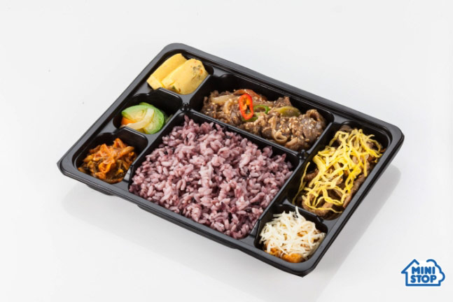 一人で正月を迎える人にピッタリ！　コンビニの名節向け弁当