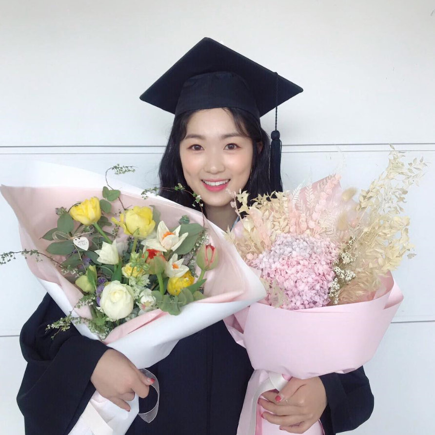 花束よりも輝かしく…キム・へユンが大学卒業