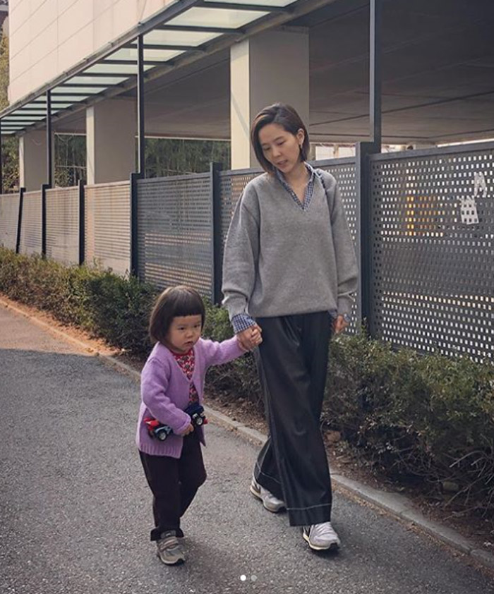 離婚発表後のキム・ナヨンの近況、息子と共に
