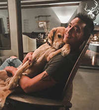 ダニエル・ヘニー&愛犬が2ショット「パパのような笑顔」