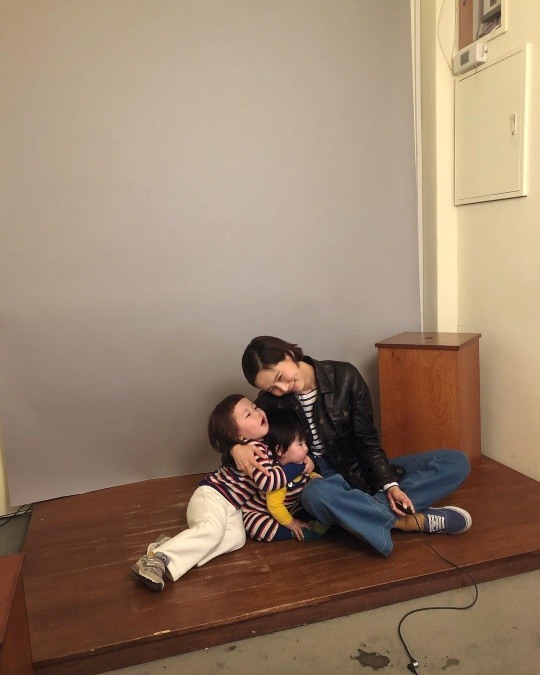 キム・ナヨン、子どもたちと楽しく自撮り