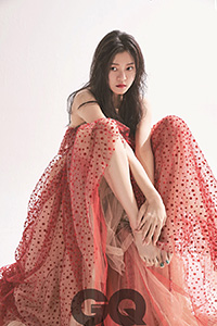 【フォト】コ・アソン、ドレス姿で魅了=「GQ KOREA」