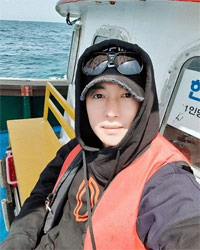 キム・ヒョンジュン、済州の海から近況報告