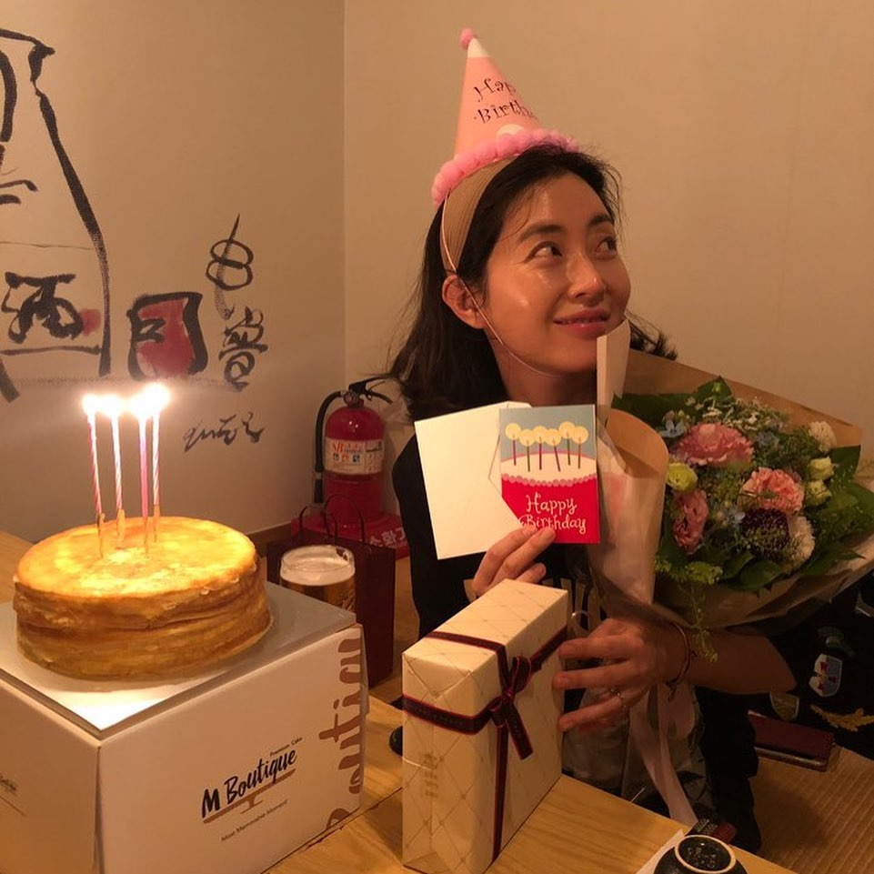 ソン・ユナ、ママ友ら企画の誕生パーティーに感激！