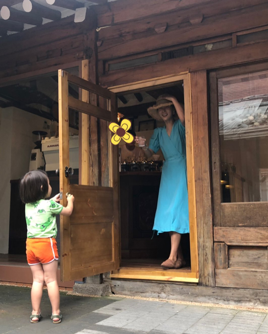 キム・ナヨン、ぐっと成長した息子シヌ君と「カフェでデート」
