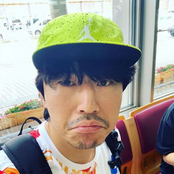 イ・シオンがアップした日本旅行の記念写真に非難集中