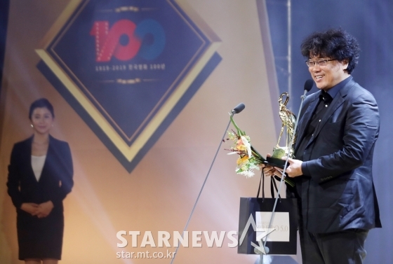『パラサイト』四冠、主演賞はチュ・ジフン＆チョ・ヨジョン＝春史映画賞