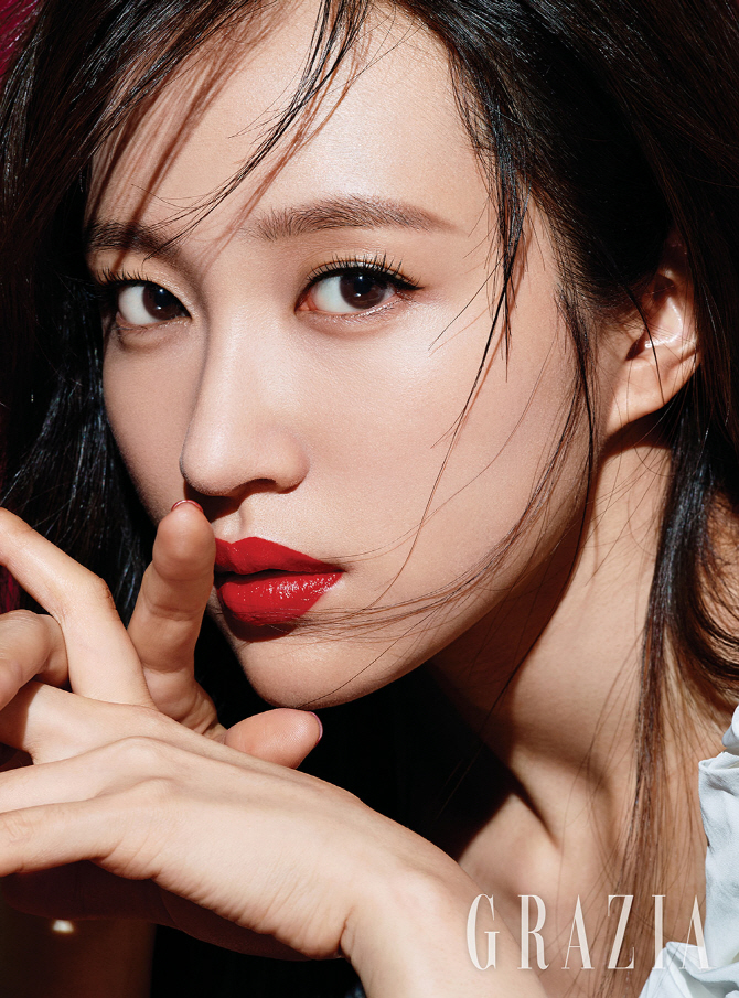 【フォト】口紅で印象が違う！　魅力的なEXIDハニ＝「GRAZIA」