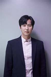 キム・ナムギル、『熱血司祭』で韓国放送大賞演技者賞