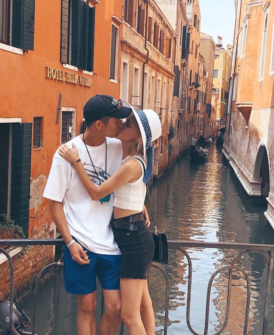 イタリア旅行中のBeenzino＆ミチョヴァ、ロマンチックなキス