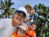 ユン・サンヒョン&Maybee、ひさびさに子どもたちと一緒の明るい笑顔