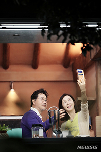 チョン・インファ、25年ぶりに夫ユ・ドングンとテレビで共演