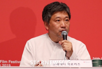 是枝裕和監督、韓日関係について問われ「映画の力を信じる」