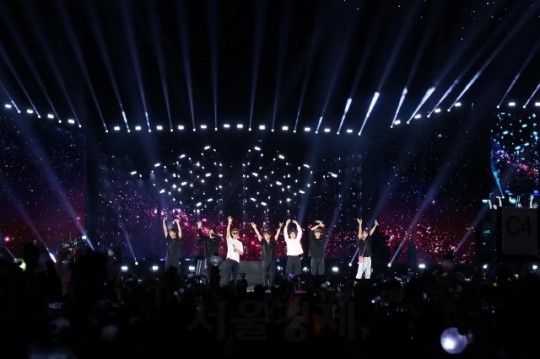 BTSがサウジのスタジアムで初コンサート　「信じられない瞬間」