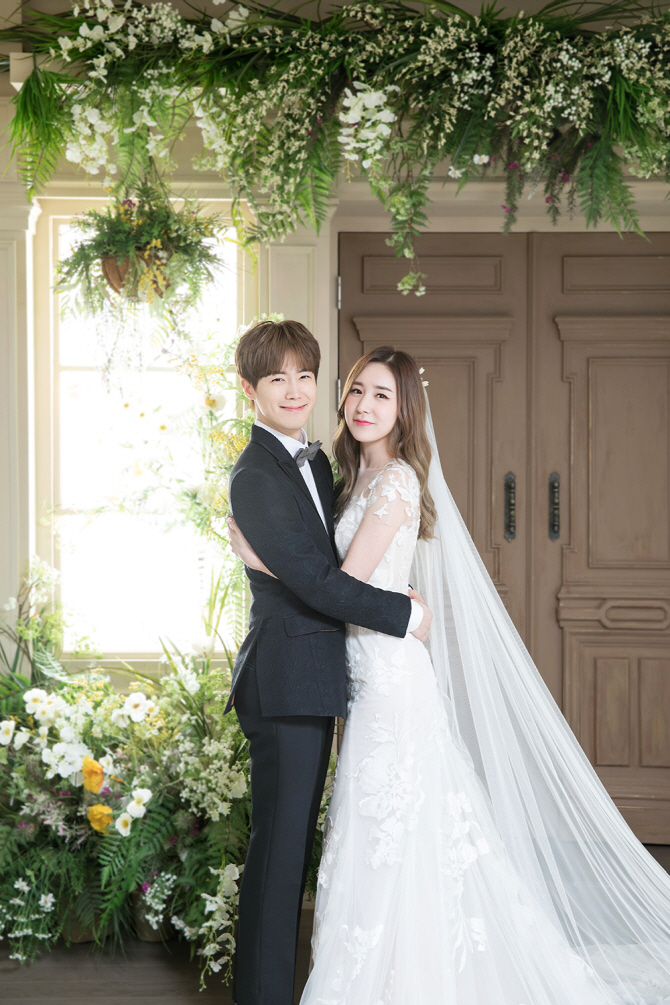 11月結婚カン・ミヨン＆ファン・バウル、幸せウエディング写真公開