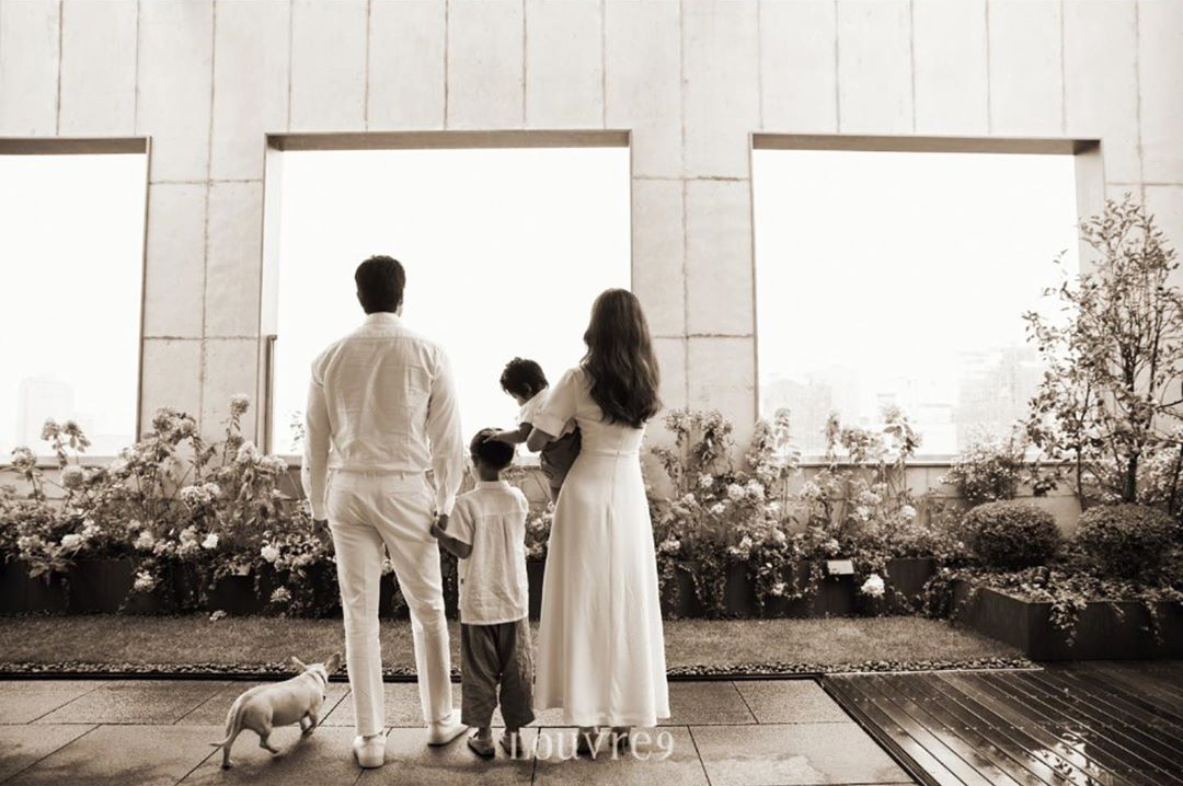 キム・ヒョジンが家族写真公開、ユ・ジテと幸せそう