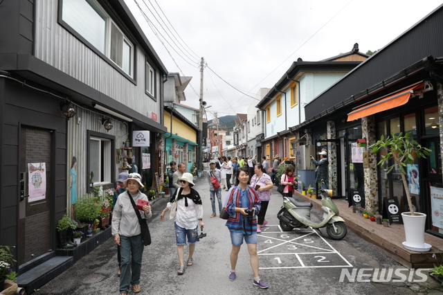 韓国最高の路地に釜山・海理団通り選定