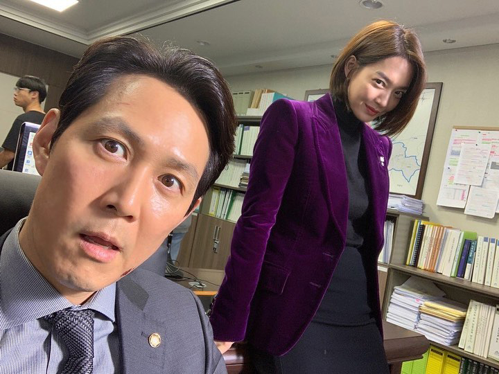 「本当にバイバイ」　シン・ミナ、『補佐官』共演者らと撮った写真公開