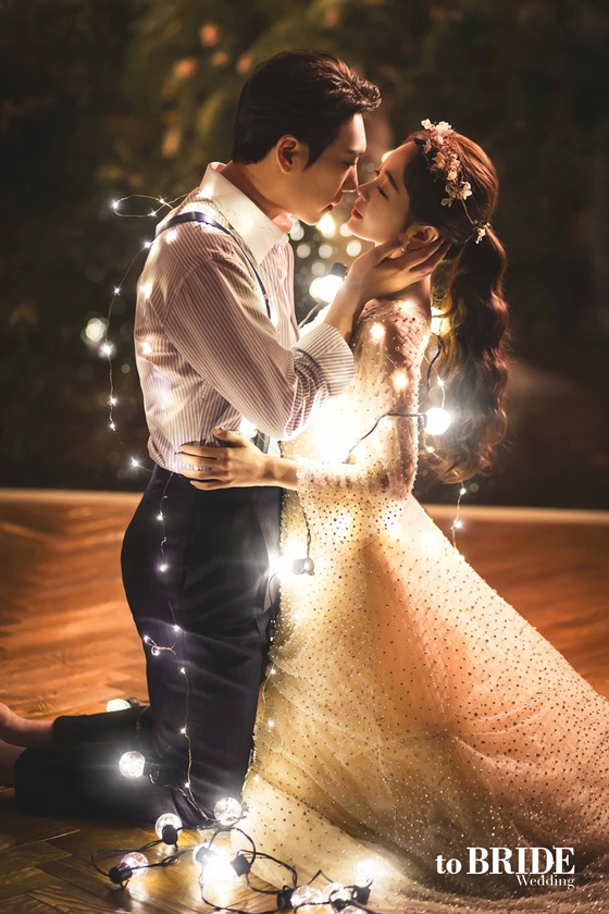 4月結婚キム・ボミ＆ユン・ジョンイル、ウエディング写真でキス披露