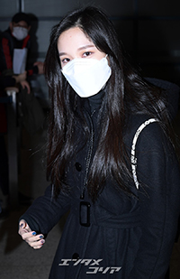 【フォト】TWICEミナが韓国入り、シックな黒の装い