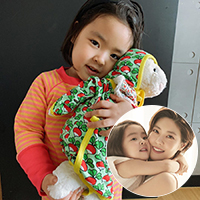 イ・ユンジの娘ラニちゃん、人形を抱っこしてお姉ちゃんのリハーサル