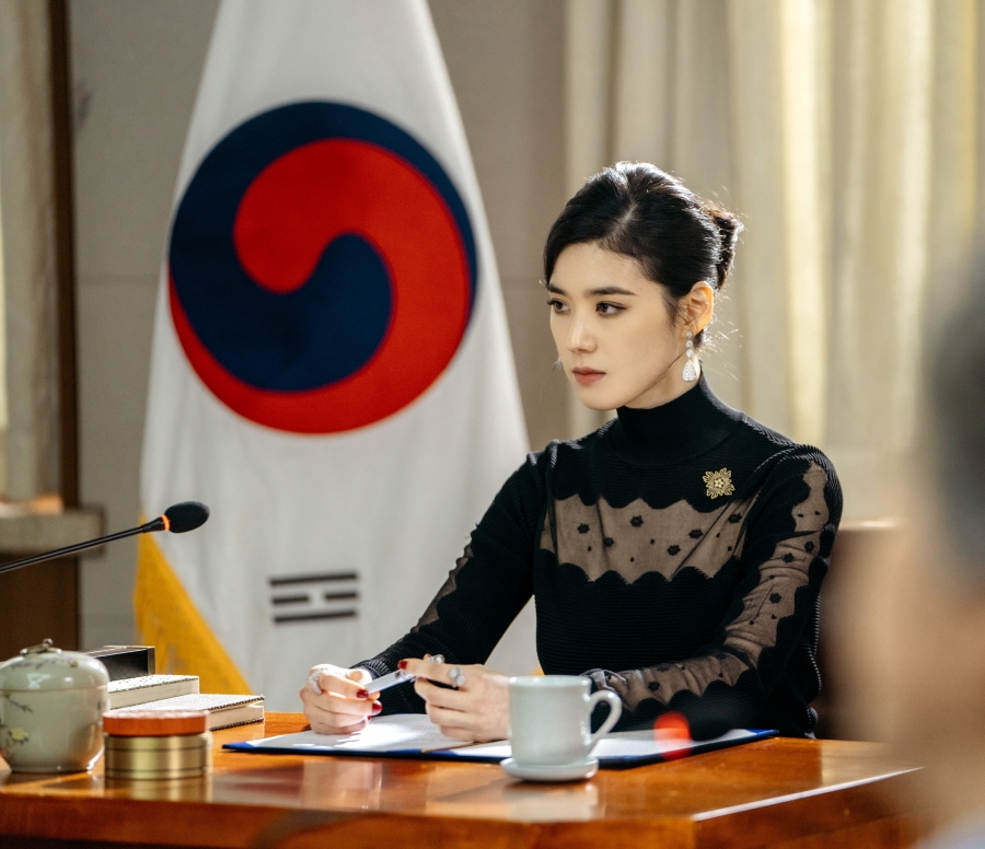 『ザ・キング』チョン・ウンチェ、貪欲で優雅な「大韓帝国初の女性首相」に変身