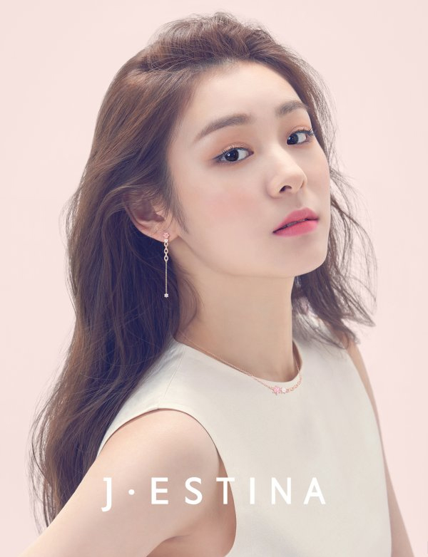 キム・ヨナ、ピンクのジュエリーがロマンチック＝「J.ESTINA」