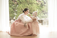 パク・チョンア、満1歳の娘と韓服2ショット