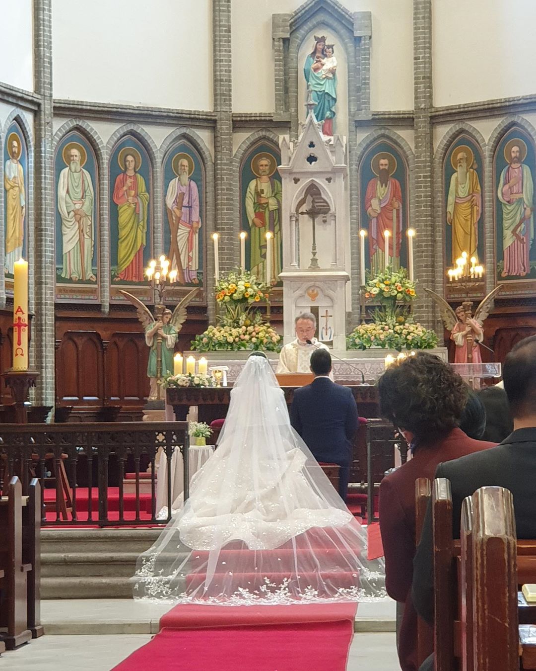 「結婚」チェ・ヒ、大聖堂で厳かに挙式「誠実に生きていきます」