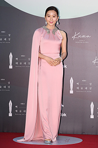 【フォト】キム・ヒエ、ピンクのドレスが上品!=百想芸術大賞