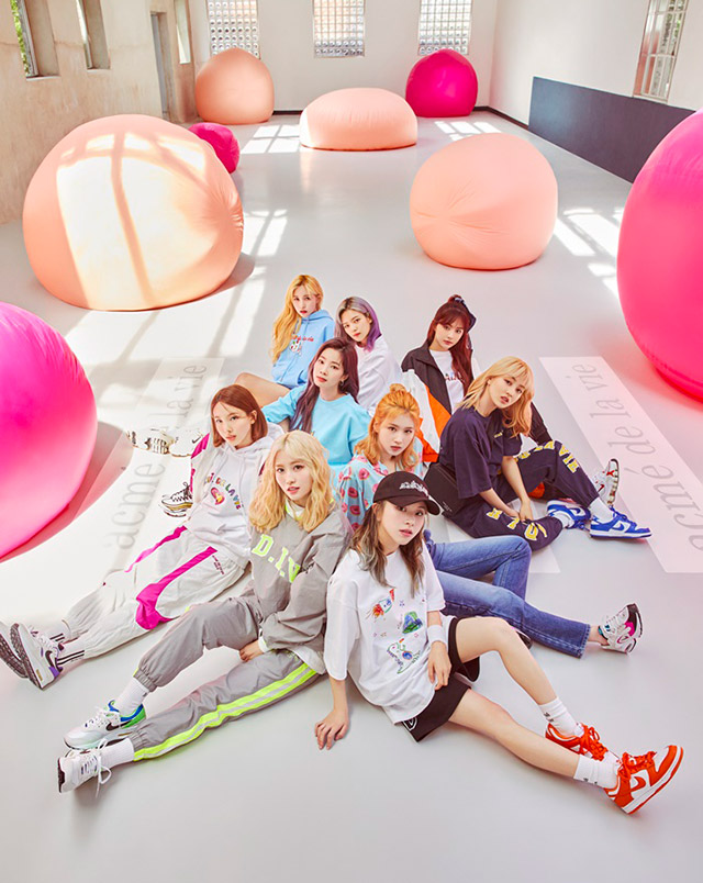 TWICE、カジュアルブランドAcme De La Vieのモデルに電撃起用