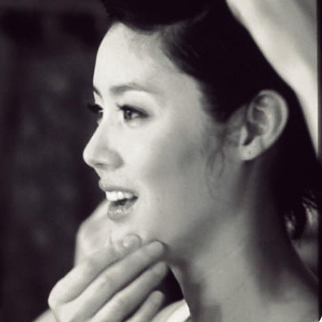 キム・ソンリョン「一体いつの？」華麗なる美しさの白黒写真公開