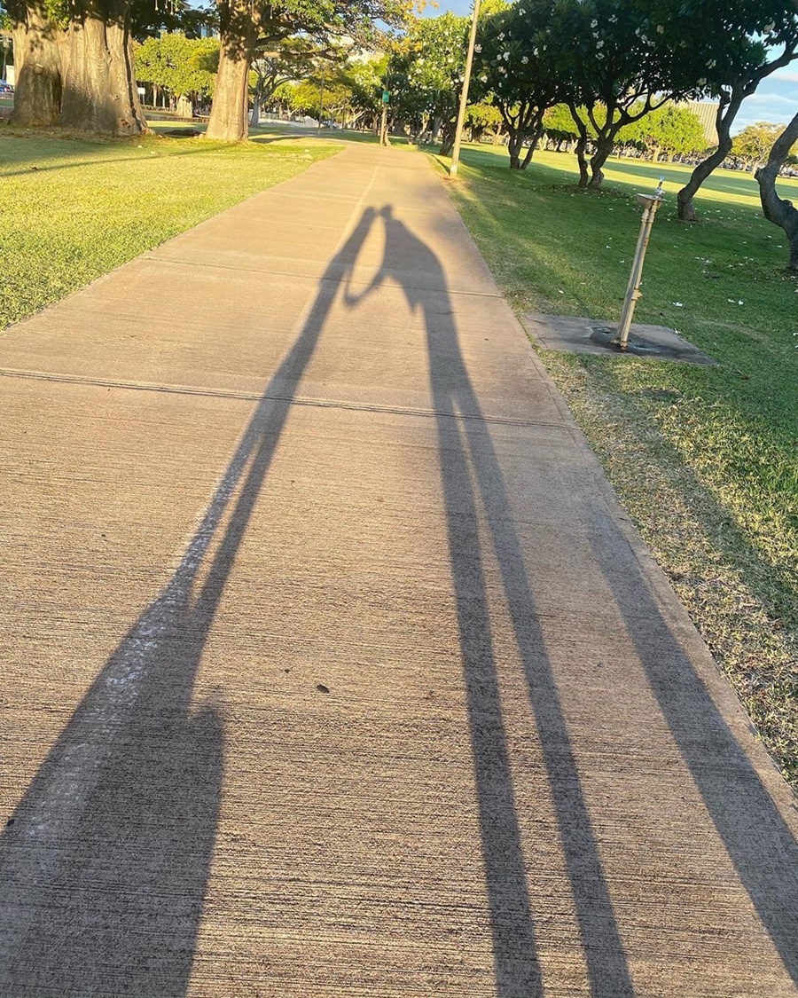 「ふと大人っぽく見える…」　SHIHO、娘・紗蘭ちゃんと公園デート
