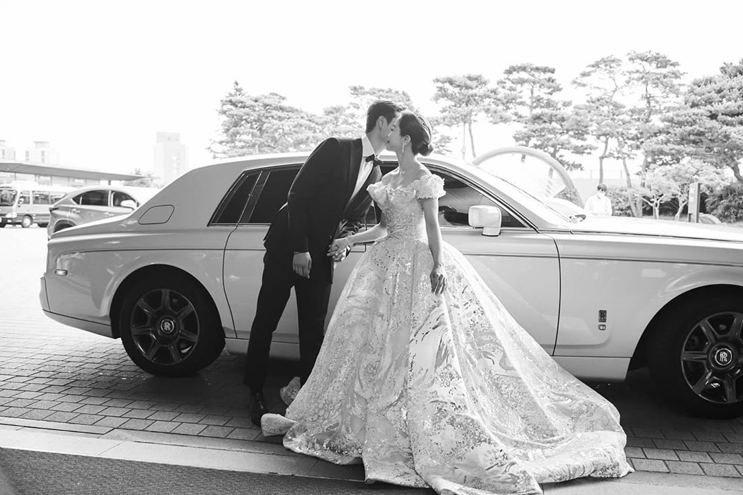 天上智喜サンデーが結婚式の写真公開、司会ユンホも注目の的