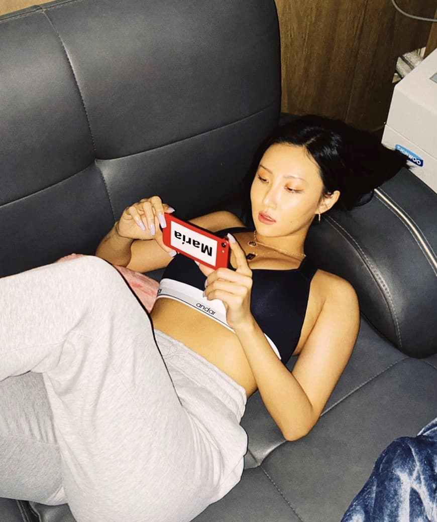 MAMAMOOファサ、ブラトップ＋トレパンでも「セクシー」