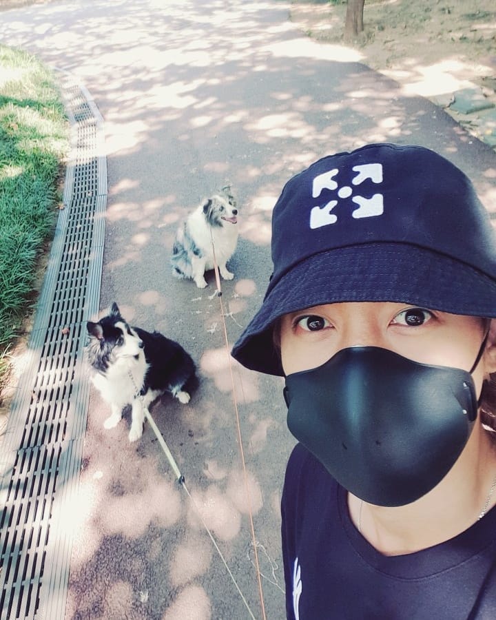 キム・ヒョンジュン、愛犬との散歩写真公開