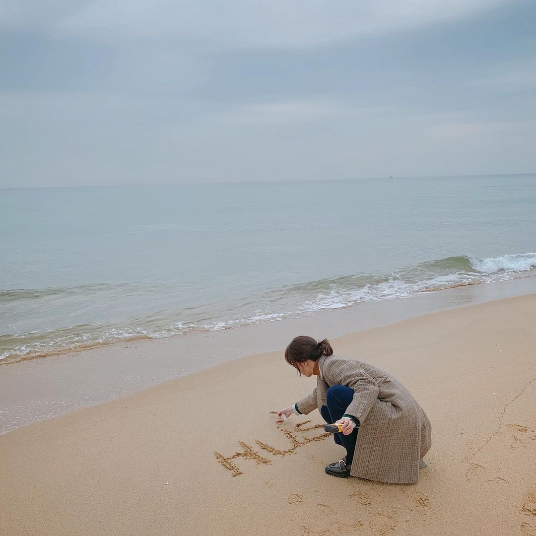 少女時代ユナ、砂浜で願い事…ラブリーな魅力アピール