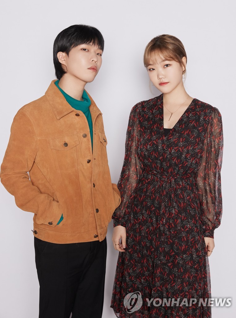 兄妹デュオＡＫＭＵ　ＹＧエンタと再契約