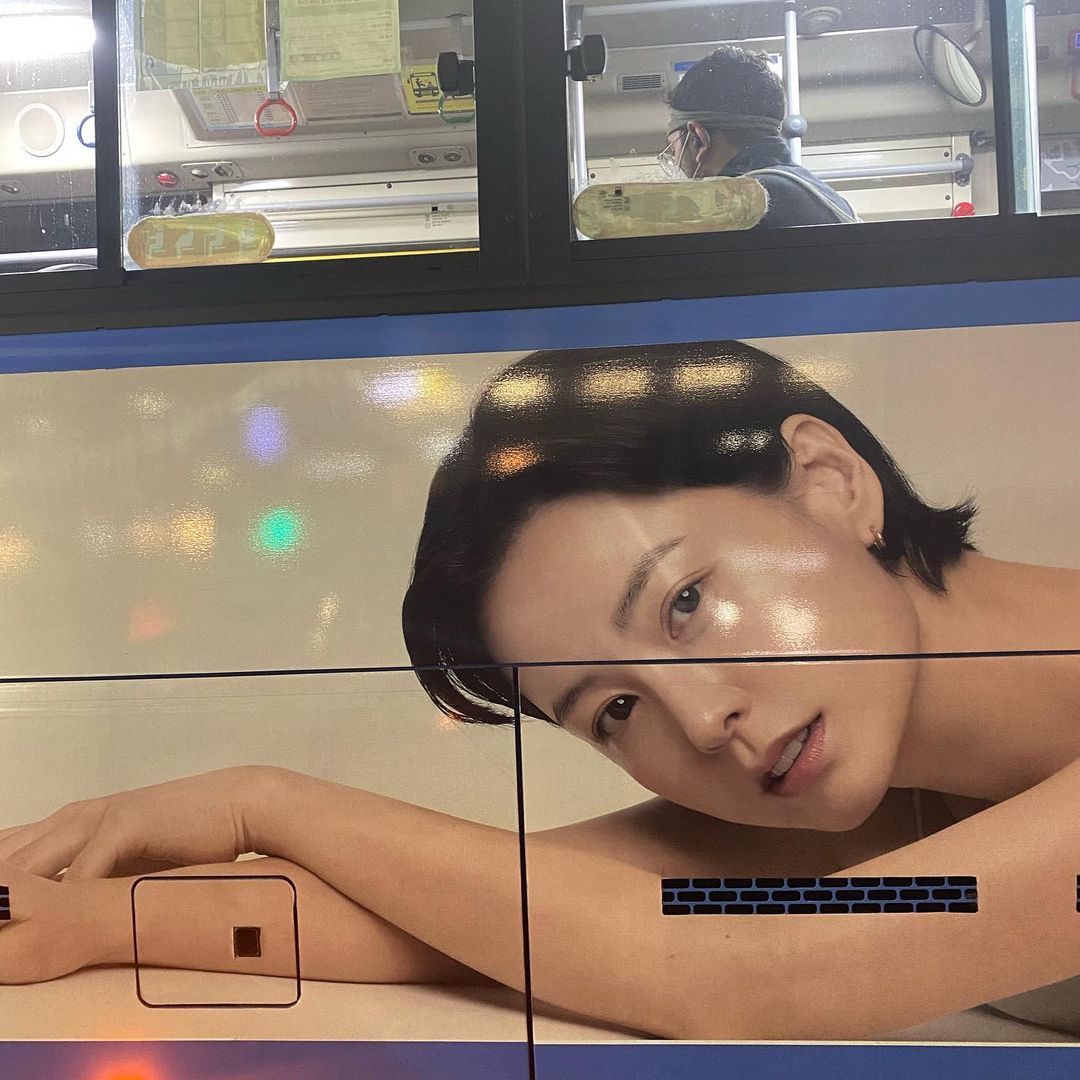 ユ・アイン、市内でチョン・ユミの広告を見つけて…「そこで何してるの？」