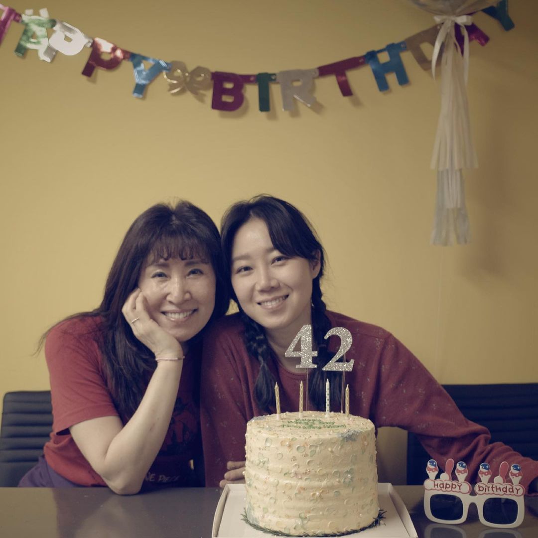 コン・ヒョジン、満41歳の誕生日祝い「お母さん、ありがとう」
