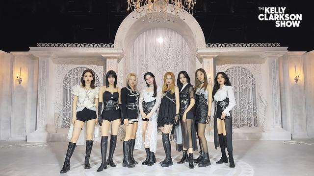 TWICE、米NBCの『The Kelly Clarkson Show』初出演
