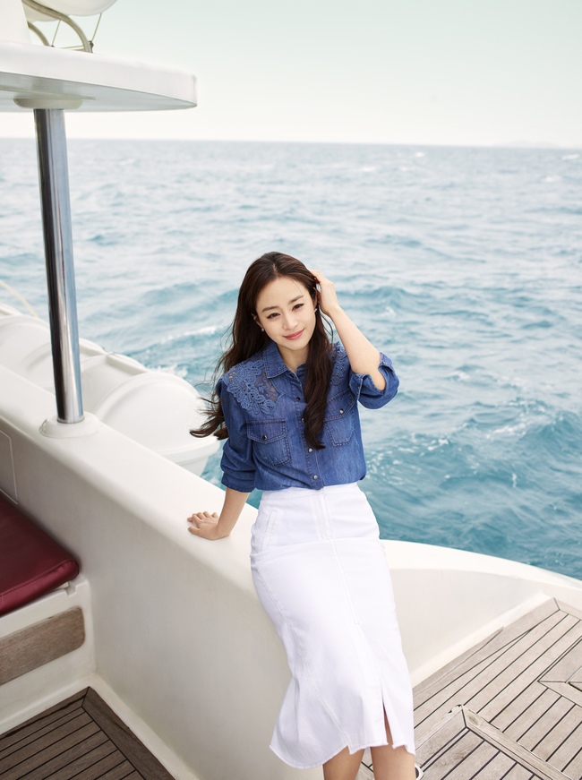 エキゾチックでロマンチックな雰囲気漂うキム・テヒ…一足早い夏